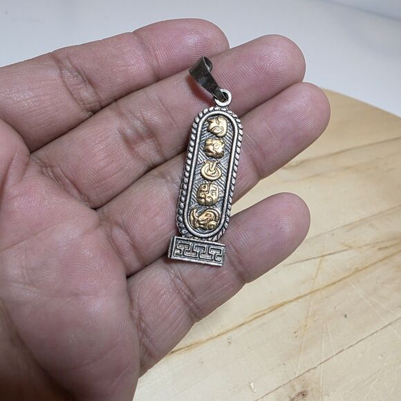 ORO MAYA 925 STERLING SILVER CARTOUCHE PENDANT WITH GOLD PLATING WEIGHS 5 GRAMS - Picture 1 of 9